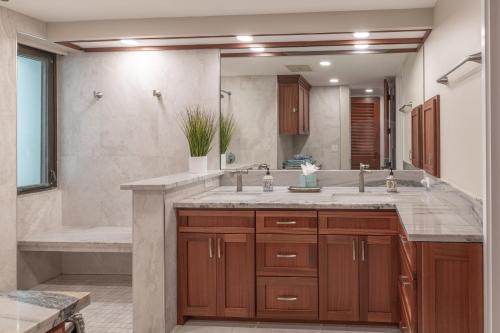 Ένα μπάνιο στο Mauna Lani Point Newly Furnished ocean golf views