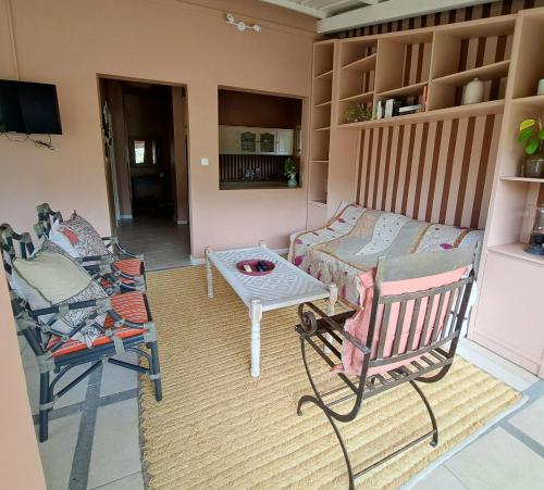 TV a/nebo společenská místnost v ubytování CosyNest Apartment