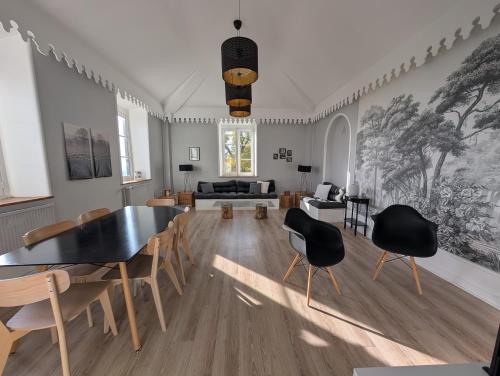 a living room with a dining room table and chairs at Grand appart 150m2 dans belle maison bourgeoise in Vernaison