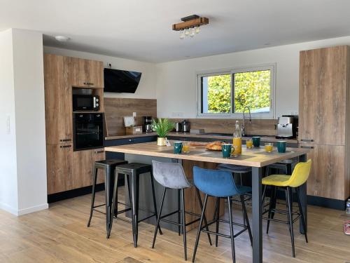 Η κουζίνα ή μικρή κουζίνα στο Villa Noz Vat 4 étoiles avec SPA