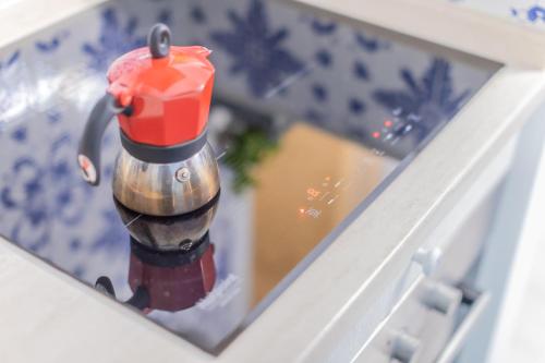 Příslušenství pro přípravu čaje a kávy v ubytování Casa Romito