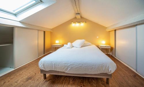 En eller flere senge i et værelse på Duplex - centre-ville