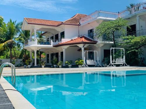 Bazén v ubytování Treatooo Lake resort nebo v jeho okolí