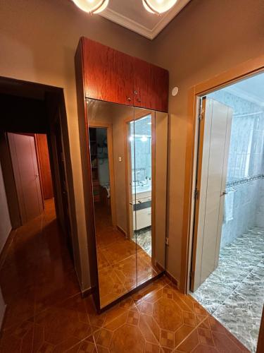 a hallway with a mirror in a room at Centrico tu hogar en Bilbao in Barakaldo