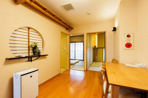 a dining room with a table and a room with a window at Just a short walk 心斎橋 Glico Sign 1min 道頓堀30-second 黒門市場 難波駅 Dotonbori Guesthouse 兰の阁 in Osaka