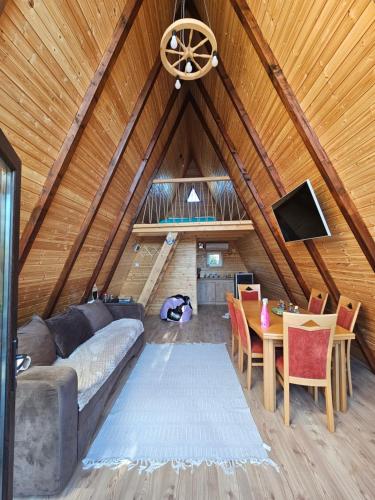 Μια τηλεόραση ή/και κέντρο ψυχαγωγίας στο A Frame la Iaz