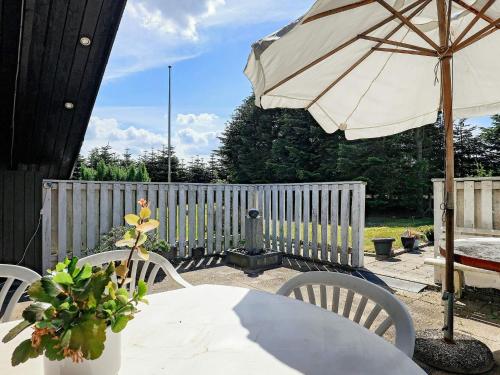 Zahrada ubytování 8 person holiday home in Løgstør-By Traum