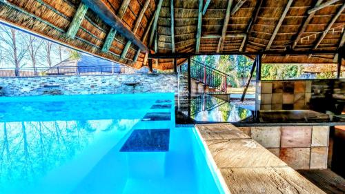 Πισίνα στο ή κοντά στο Monte Christo Hotel