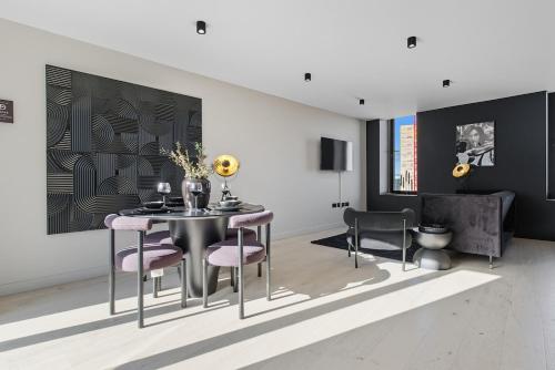 The Black Box-Wyndale Signature Stays photo 26