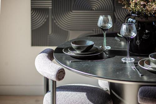 The Black Box-Wyndale Signature Stays photo 34