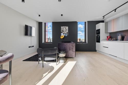 The Black Box-Wyndale Signature Stays photo 40