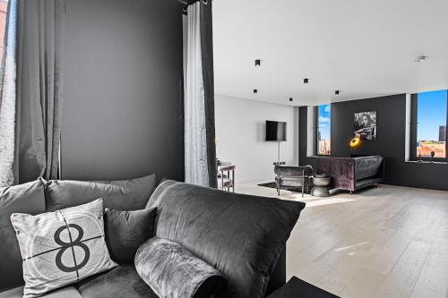 The Black Box-Wyndale Signature Stays photo 55