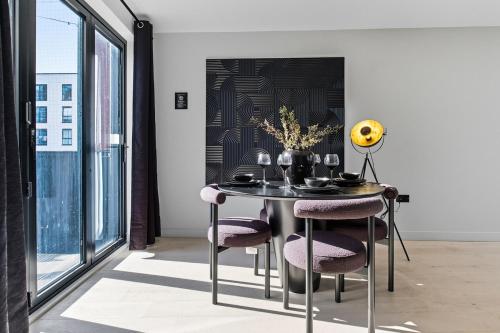 The Black Box-Wyndale Signature Stays photo 60