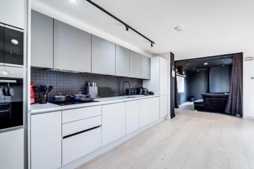 The Black Box-Wyndale Signature Stays photo 61