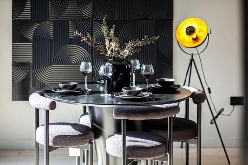 The Black Box-Wyndale Signature Stays photo 62