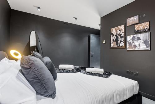 The Black Box-Wyndale Signature Stays photo 64