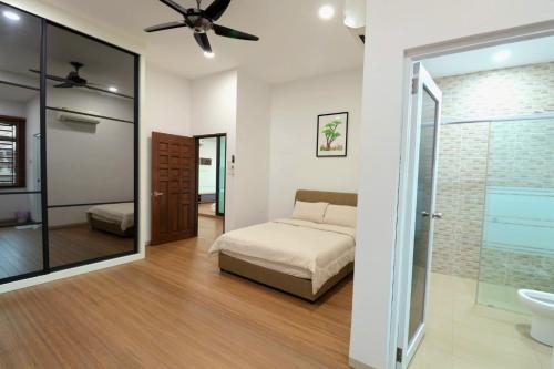 Ένα μπάνιο στο 超豪华双层半独立别墅 Batu Pahat