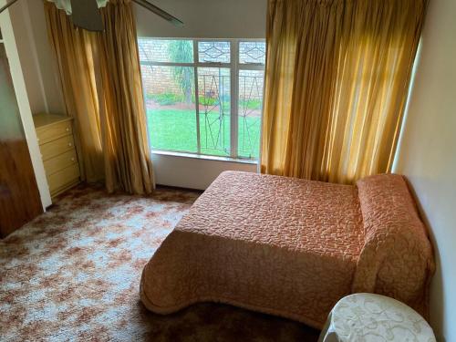 Ένα ή περισσότερα κρεβάτια σε δωμάτιο στο Highway Haven