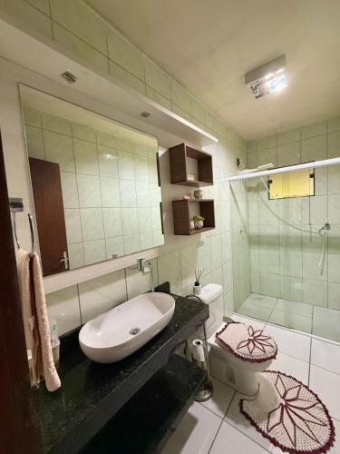 Un baño de Casa com piscina no Campo D'Una