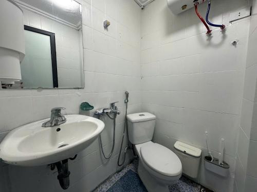 Ένα μπάνιο στο lối nhỏ homestay