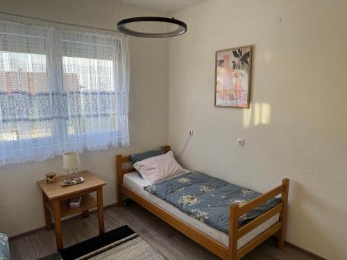 Ένα ή περισσότερα κρεβάτια σε δωμάτιο στο Apartman Dragana