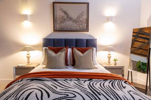 Ένα ή περισσότερα κρεβάτια σε δωμάτιο στο No.10 Factory Cooperage @RWY