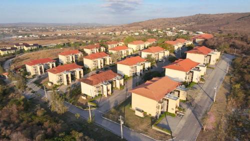 an aerial view of a residential neighbourhood with houses at FLATS MONTE CASTELO GRAVATÁ CONDOMÍNIO MELHOR LOCALIZAÇÃo in Gravatá