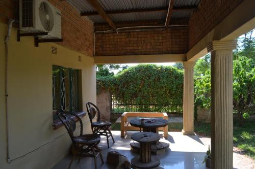 Siseõu või muu väliala majutusasutuses Kalibu Cottage offers you a cozy & private home for your holidays