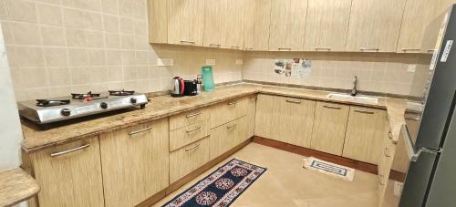 Η κουζίνα ή μικρή κουζίνα στο GR STAYS Sol Villa Candolim with Private Pool, Walking distance to Beach