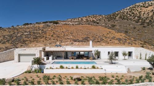 Nespecifikovaný výhled na hory nebo výhled na hory při pohledu z vily