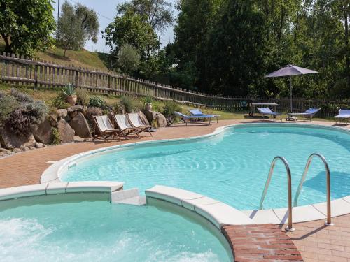 Bazén v ubytování Farmhouse in Aulla with Private Pool nebo v jeho okolí