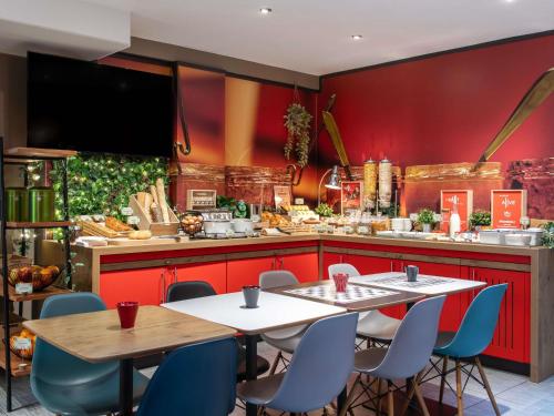 Jídlo v hotelu nebo okolí