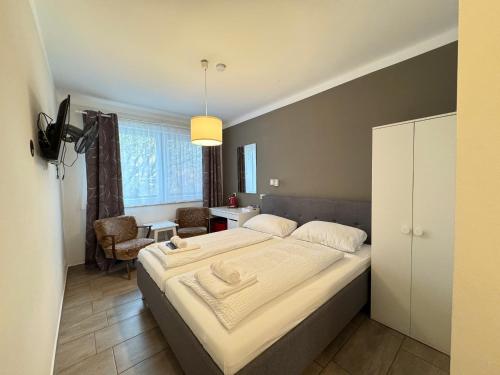 Postel nebo postele na pokoji v ubytování Asiatisches Landhaus