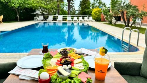 Swimmingpoolen hos eller tæt på Treekos Boutique Hotel Istanbul Airport