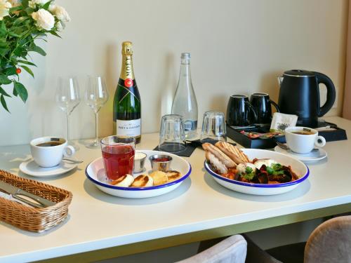 Jídlo v hotelu nebo okolí