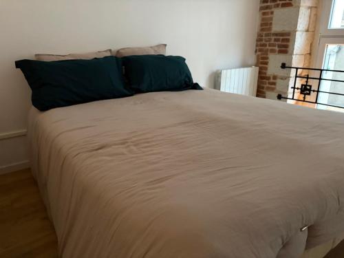 Ένα ή περισσότερα κρεβάτια σε δωμάτιο στο Loft industriel - hyper centre cambrai