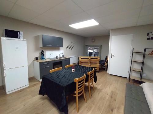 a kitchen and dining room with a table and chairs at Le domaine de Fillette in Einvaux