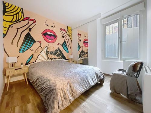 a bedroom with a bed with a painting on the wall at Mariani Place to Be in St Etienne in Saint-Étienne