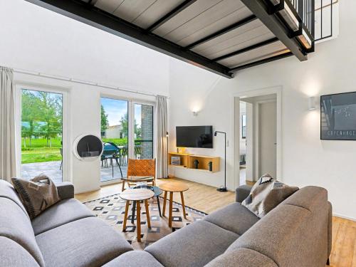 Μια τηλεόραση ή/και κέντρο ψυχαγωγίας στο Holiday Home Paradiso by Interhome