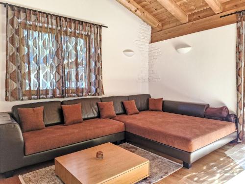 Χώρος καθιστικού στο Holiday Home Ferienhaus Sellraintal by Interhome