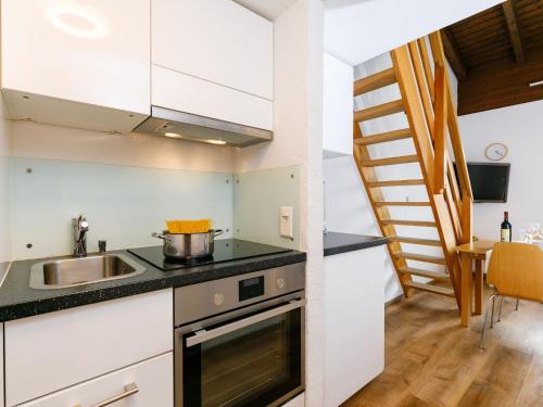 Kuchyň nebo kuchyňský kout v ubytování Apartment Residenza Chesa Margun 24-6 by Interhome