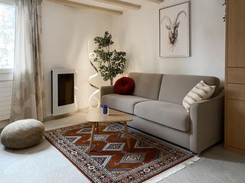 Posezení v ubytování Apartment Residenza Chesa Margun 45-2 by Interhome