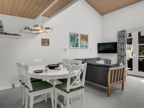 Η κουζίνα ή μικρή κουζίνα στο Apartment Epiphania - 100m to the fjord by Interhome