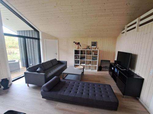 TV a/nebo společenská místnost v ubytování Holiday Home Jelisaveta by Interhome