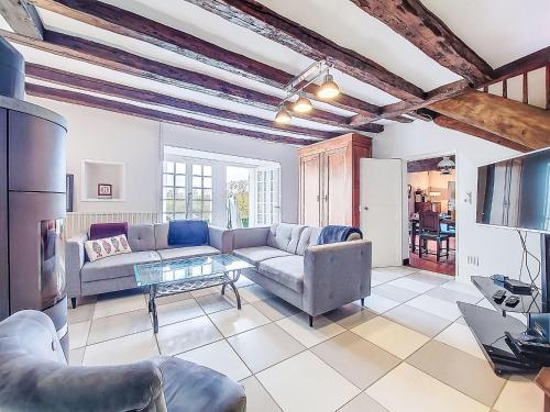 Χώρος καθιστικού στο Holiday Home Les Goganes by Interhome