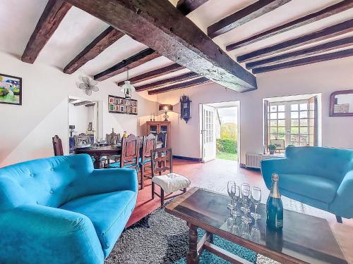 Χώρος καθιστικού στο Holiday Home Les Goganes by Interhome