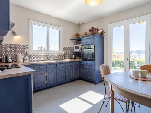 Kuchyň nebo kuchyňský kout v ubytování Holiday Home Les Jonquilles-2 by Interhome