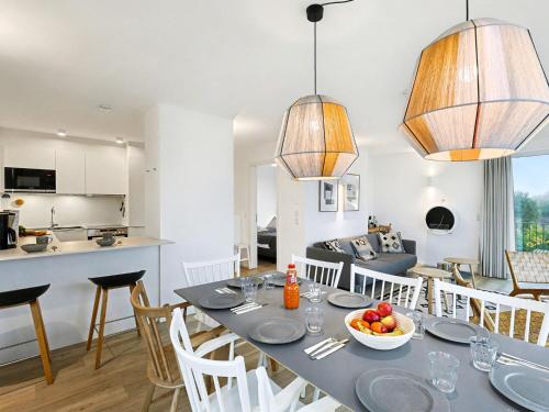 Η κουζίνα ή μικρή κουζίνα στο Apartment Penthouse Dümmerview by Interhome