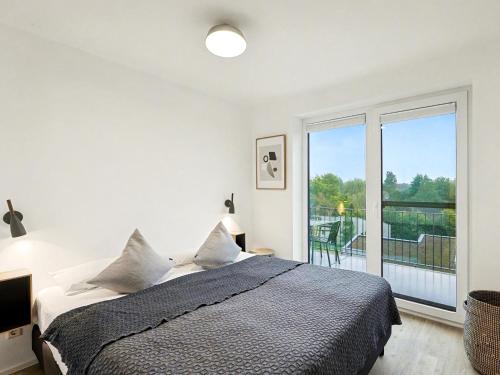 Ένα ή περισσότερα κρεβάτια σε δωμάτιο στο Apartment Penthouse Dümmerview by Interhome