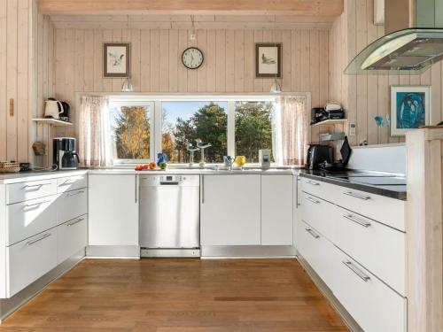Kuchyň nebo kuchyňský kout v ubytování Holiday Home Tjorven - 400m from the sea by Interhome